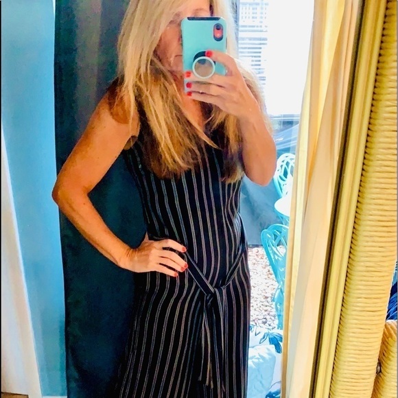 ⭐️MaxStudio,Instantly Slimming V-Neck Pantsuit,Firm Price,Adorable MSRP $130 - Picture 6 of 9